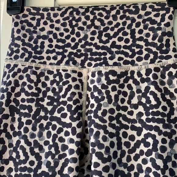 Lululemon size 2 - Picture 5 of 7